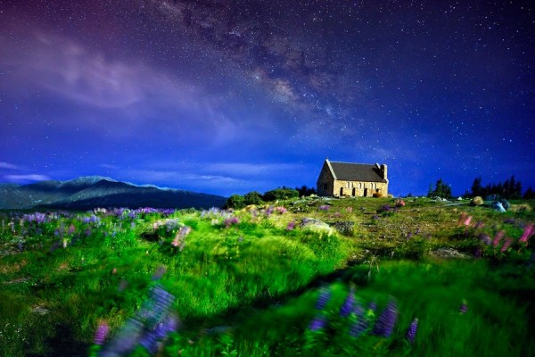 A small house and milky way
