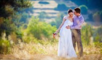 bride and groom-- wedding photography tips